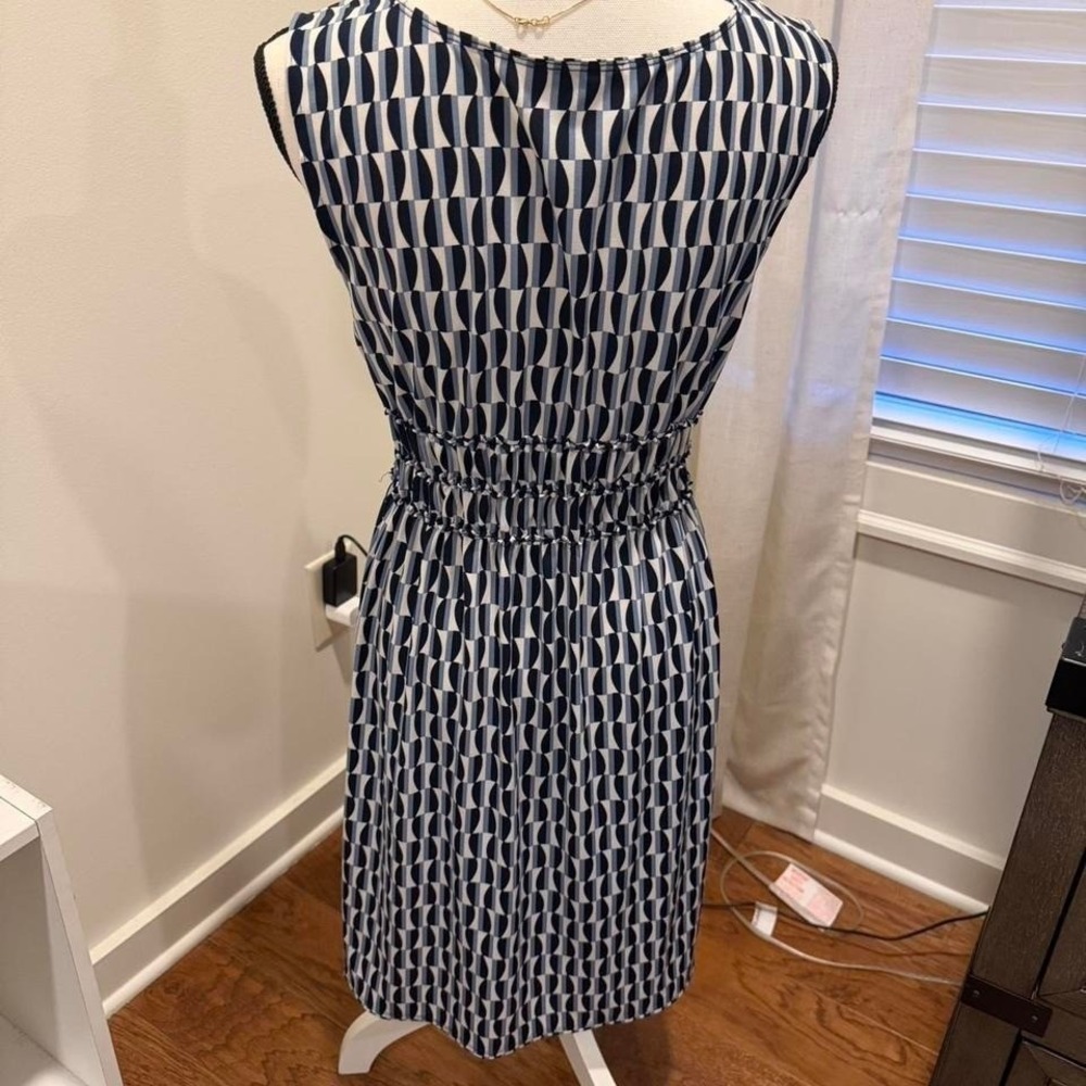 Max Edition Women Blue Geometric Print Smocked Waist V-Neck Sleeveless Dress M - Picture 5 of 5